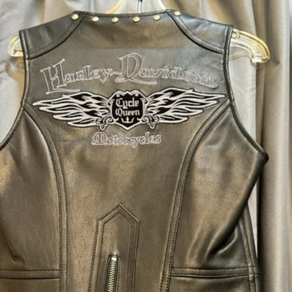 Harley Davidson Ladies XS Leather Zipper Vest. - Picture 2 of 4